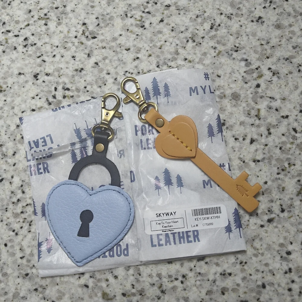 Portland leather Key to Your Heart Keychain (skyway blue) - Picture 1 of 8
